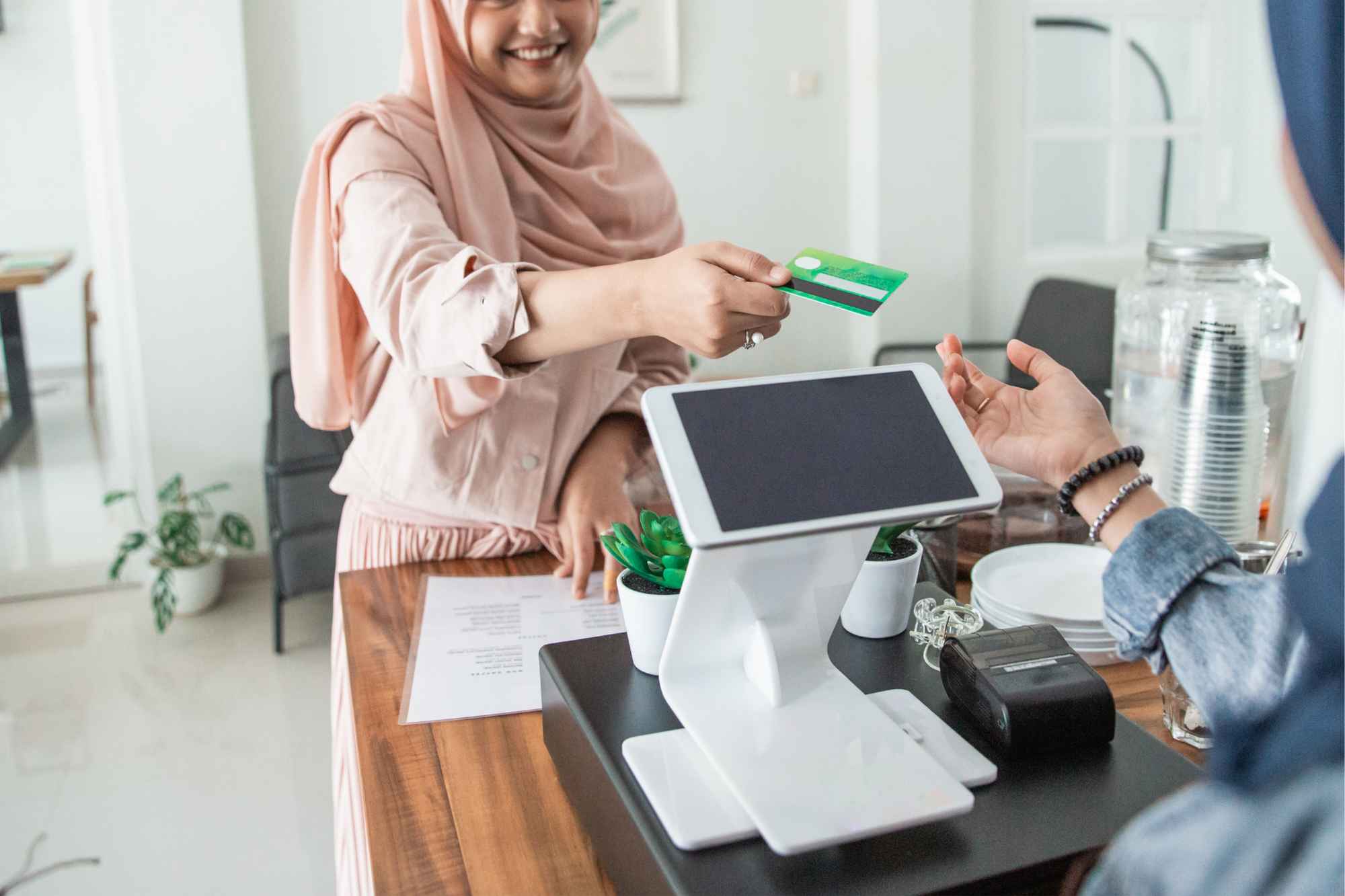 Kehadiran & shift staf tercatat sendiri